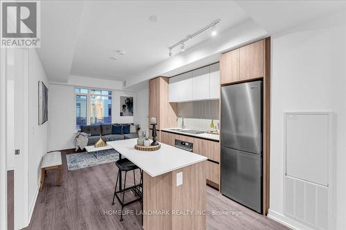 311 - 8 Beverley Glen Boulevard N, Vaughan, ON - Indoor Photo Showing Kitchen