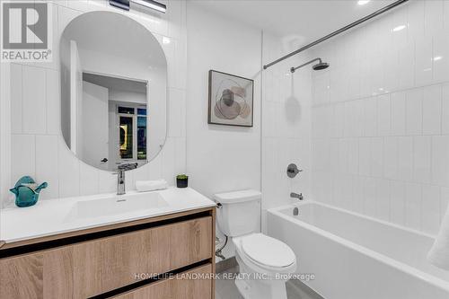 311 - 8 Beverley Glen Boulevard N, Vaughan, ON - Indoor Photo Showing Bathroom