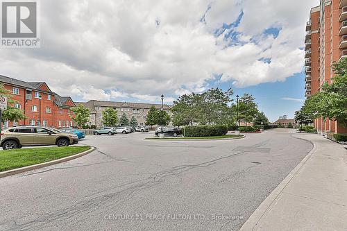 409 - 75 King William Crescent, Richmond Hill, ON - Outdoor