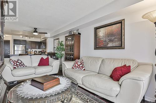 409 - 75 King William Crescent, Richmond Hill, ON - Indoor Photo Showing Living Room