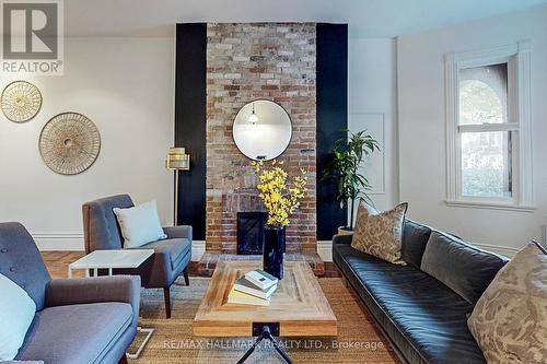 391 Wellesley Street E, Toronto, ON - Indoor Photo Showing Living Room