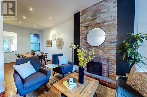 391 Wellesley Street E, Toronto, ON - Indoor Photo Showing Living Room