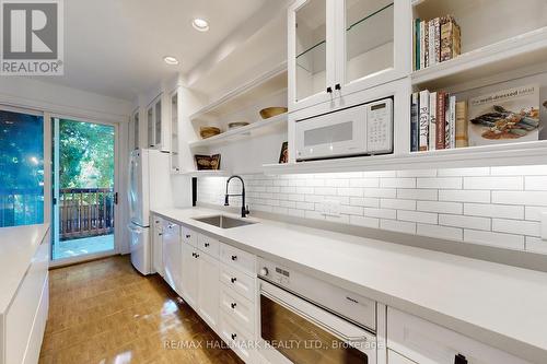 391 Wellesley Street E, Toronto, ON - Indoor Photo Showing Kitchen With Upgraded Kitchen