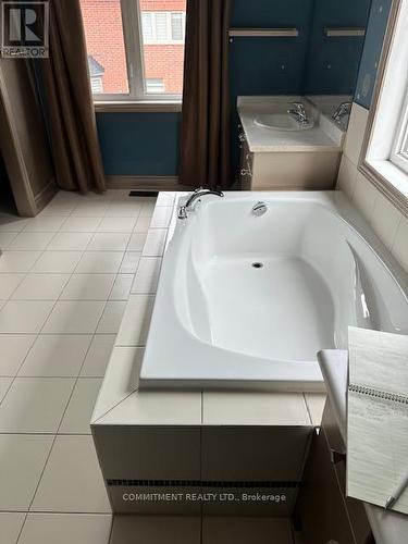 341 Lawford Road, Vaughan, ON - Indoor Photo Showing Laundry Room