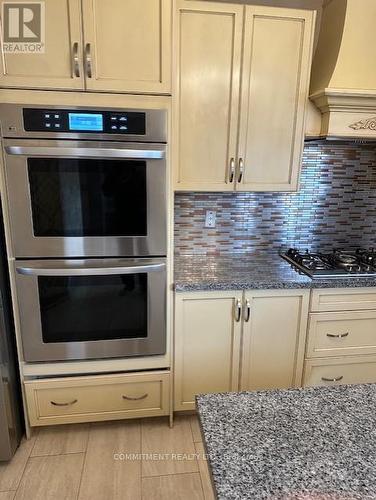 341 Lawford Road, Vaughan, ON - Indoor Photo Showing Kitchen