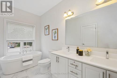 12 Causland Lane, Richmond Hill, ON - Indoor Photo Showing Bathroom