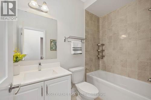 12 Causland Lane, Richmond Hill, ON - Indoor Photo Showing Bathroom