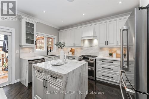 175 Trudeau Drive, Vaughan, ON - Indoor Photo Showing Kitchen With Upgraded Kitchen