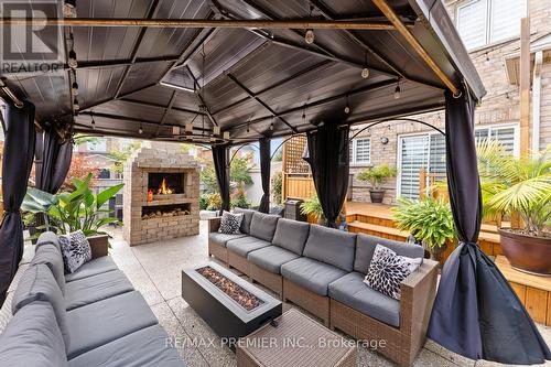 175 Trudeau Drive, Vaughan, ON -  Photo Showing Living Room