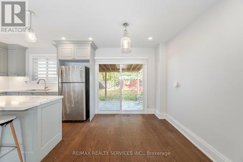 73 Greenwood Crescent, Brampton, ON - Indoor Photo Showing Kitchen With Upgraded Kitchen