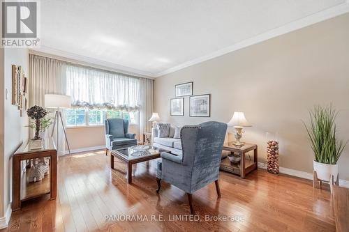 2399 Frayne Court, Mississauga, ON - Indoor Photo Showing Living Room