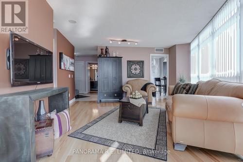 707 - 225 Sherway Gardens Road, Toronto, ON - Indoor Photo Showing Living Room