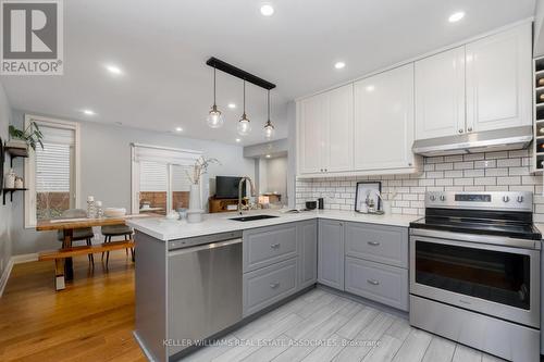 11B - 11B Crawford Street, Toronto, ON - Indoor Photo Showing Kitchen With Stainless Steel Kitchen With Upgraded Kitchen