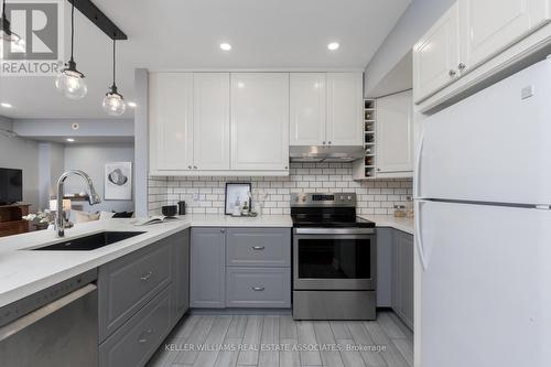 11B - 11B Crawford Street, Toronto, ON - Indoor Photo Showing Kitchen With Upgraded Kitchen