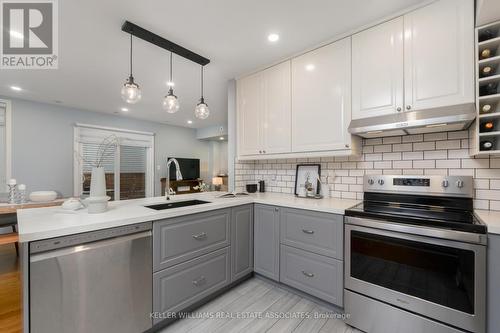 11B - 11B Crawford Street, Toronto, ON - Indoor Photo Showing Kitchen