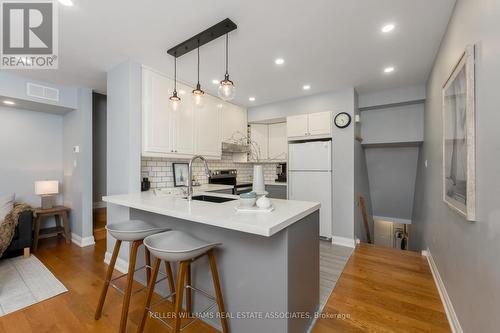 11B - 11B Crawford Street, Toronto, ON - Indoor Photo Showing Kitchen