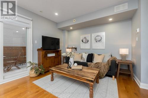 11B - 11B Crawford Street, Toronto, ON - Indoor Photo Showing Living Room