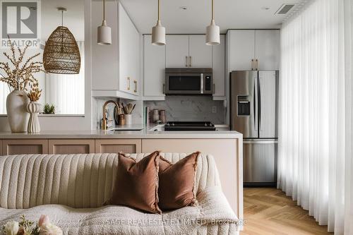 101 - 80 Palace Pier Court, Toronto, ON - Indoor Photo Showing Kitchen