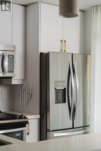 101 - 80 Palace Pier Court, Toronto, ON - Indoor Photo Showing Kitchen