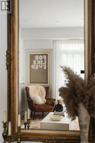 101 - 80 Palace Pier Court, Toronto, ON - Indoor Photo Showing Living Room