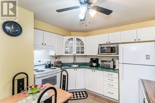 614 - 41 Markbrook Lane, Toronto, ON - Indoor Photo Showing Kitchen