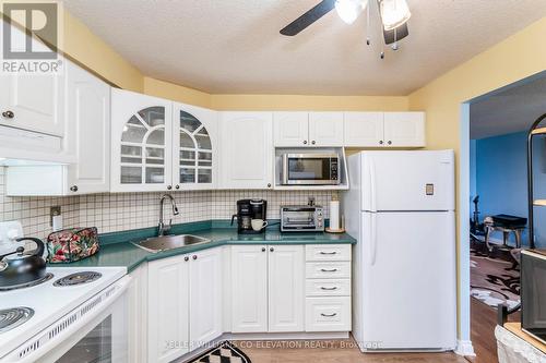 614 - 41 Markbrook Lane, Toronto, ON - Indoor Photo Showing Kitchen