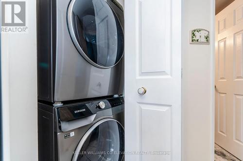 614 - 41 Markbrook Lane, Toronto, ON - Indoor Photo Showing Laundry Room