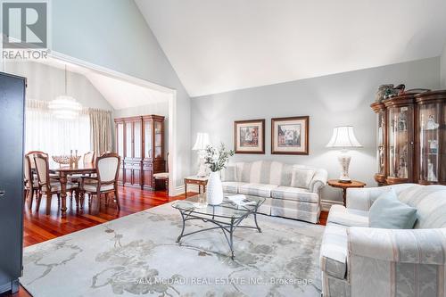 4027 Lookout Court, Mississauga, ON - Indoor Photo Showing Living Room