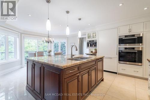 4027 Lookout Court, Mississauga, ON - Indoor Photo Showing Kitchen With Double Sink With Upgraded Kitchen