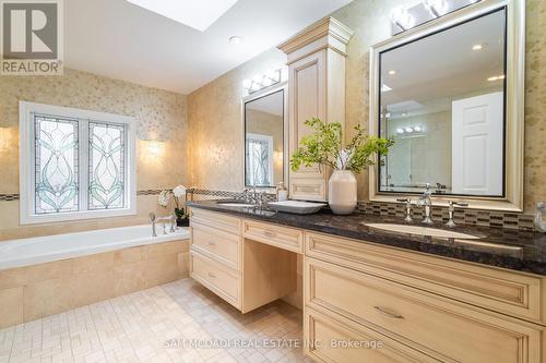 4027 Lookout Court, Mississauga, ON - Indoor Photo Showing Bathroom