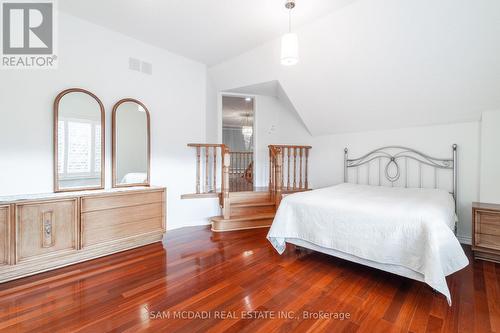 4027 Lookout Court, Mississauga, ON - Indoor Photo Showing Bedroom