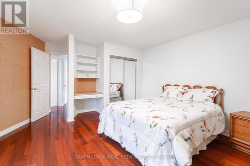 4027 Lookout Court, Mississauga, ON - Indoor Photo Showing Bedroom