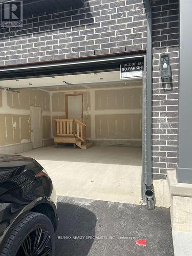 1512 Twillite Blvd Boulevard, London, ON -  Photo Showing Garage