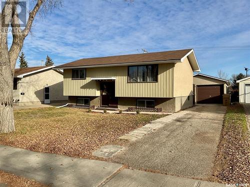 66 Hatton Crescent, Regina, SK - Outdoor