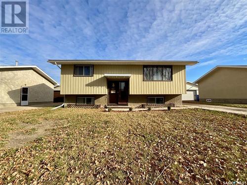 66 Hatton Crescent, Regina, SK - Outdoor