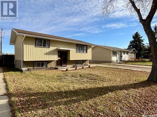 66 Hatton Crescent, Regina, SK - Outdoor