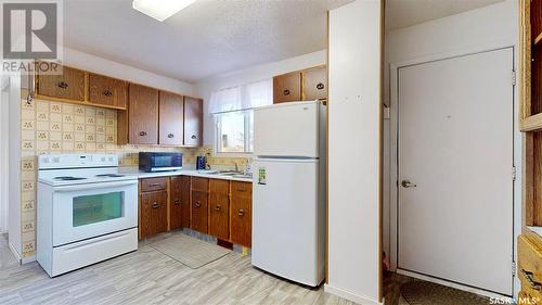 66 Hatton Crescent, Regina, SK - Indoor Photo Showing Kitchen With Double Sink