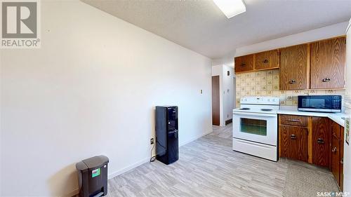 66 Hatton Crescent, Regina, SK - Indoor Photo Showing Kitchen