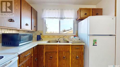 66 Hatton Crescent, Regina, SK - Indoor Photo Showing Kitchen With Double Sink