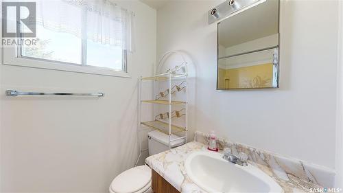 66 Hatton Crescent, Regina, SK - Indoor Photo Showing Bathroom