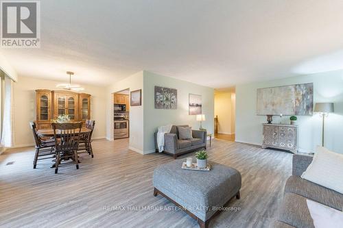 660 Pope Drive, Smith-Ennismore-Lakefield, ON - Indoor Photo Showing Living Room