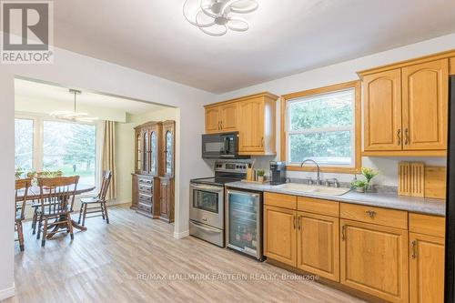 660 Pope Drive, Smith-Ennismore-Lakefield, ON - Indoor Photo Showing Kitchen