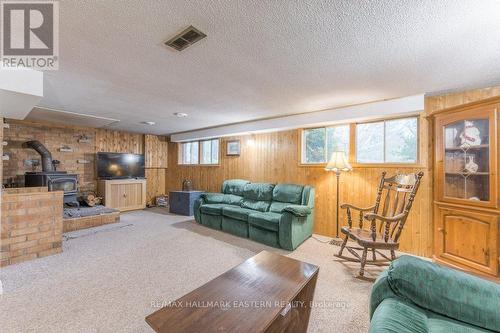 660 Pope Drive, Smith-Ennismore-Lakefield, ON - Indoor Photo Showing Living Room