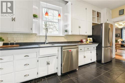 120 Welland Street, Pembroke, ON - Indoor Photo Showing Kitchen