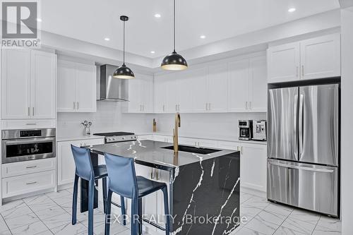 34 Concert Hill Way, East Gwillimbury, ON - Indoor Photo Showing Kitchen With Upgraded Kitchen