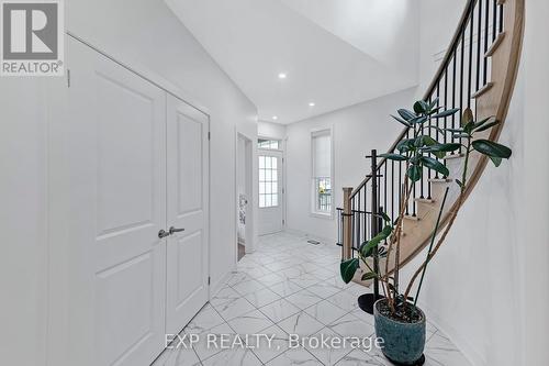 34 Concert Hill Way, East Gwillimbury, ON - Indoor Photo Showing Other Room