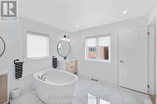 34 Concert Hill Way, East Gwillimbury, ON - Indoor Photo Showing Bathroom