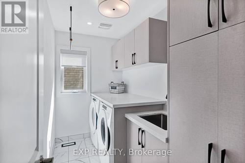 34 Concert Hill Way, East Gwillimbury, ON - Indoor Photo Showing Laundry Room