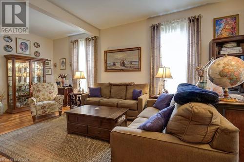 146 Graham Street, Woodstock, ON - Indoor Photo Showing Living Room