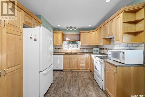 1306 Jackson Avenue, Saskatoon, SK - Indoor Photo Showing Kitchen